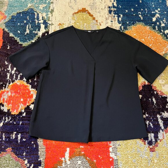 Uniqlo Black V-Neck Drape Blouse, Size Medium - Picture 2 of 6